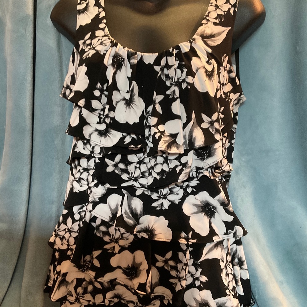 WHITE HOUSE/BLACK MARKET FLORAL SHIRT